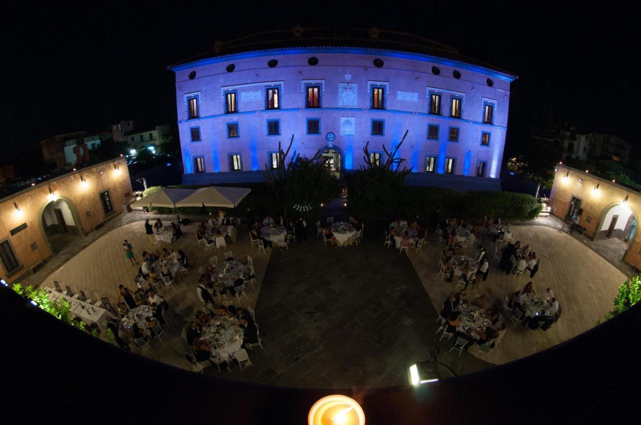 مبيت وإفطار أفيرسا Castello Di Casapozzano المظهر الخارجي الصورة